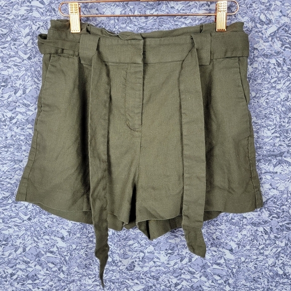 High-Rise Green Short Shorts - Picture 3 of 6